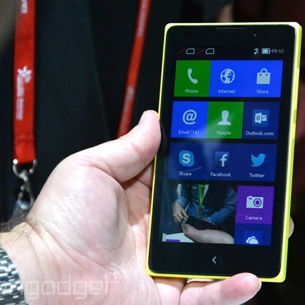 MWC 2014,Nokia,Nokia XL,Android, Nokia представил третье Android-устройство, 5-дюймовый Nokia XL